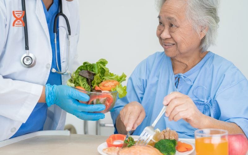 Hãy tham khảo ý kiến của chuyên gia để bổ sung dinh dưỡng cho người già