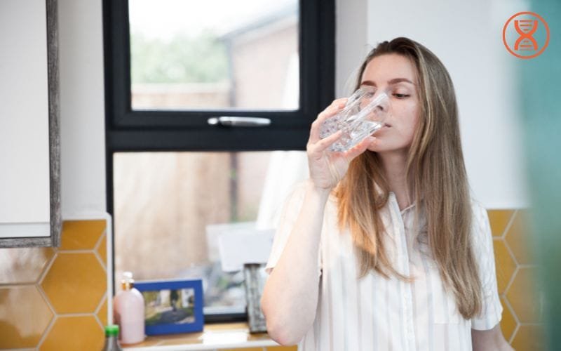 Hãy uống đủ nước để gan bào thải độc tố bên trong cơ thể